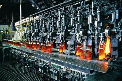 Glass production line with glowing molten-glass containers